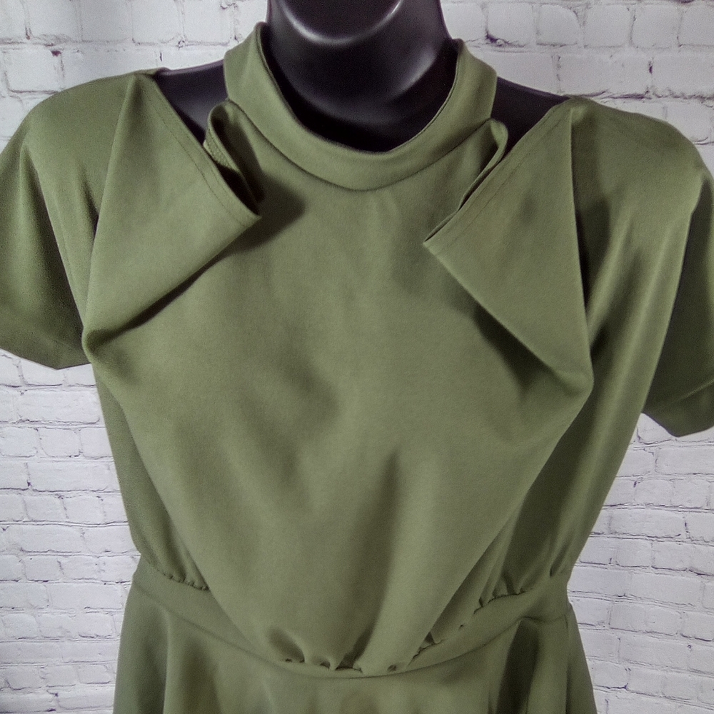 Boohoo Olive Green Short Sleeve Cutout Shoulder Top